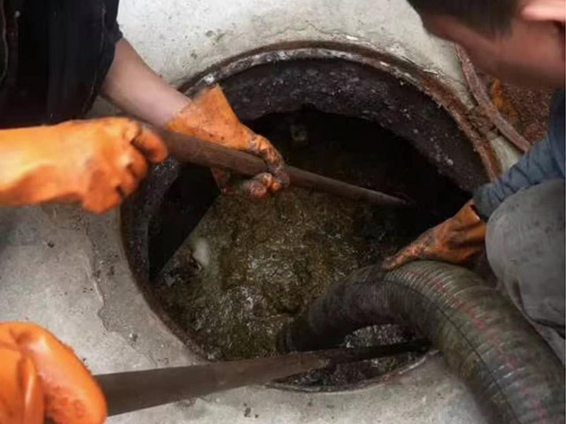 天心清理化粪池时如何避免沼气的危害?